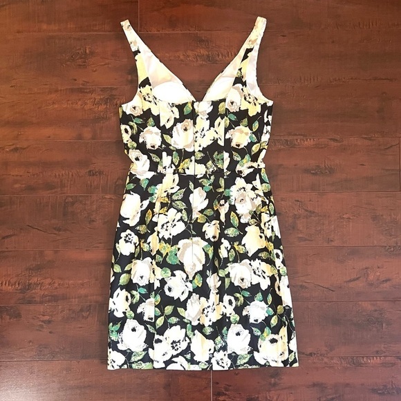 BEBE Floral Bodycon Dress Knee Length Sleeveless V-Neck Size XS - Picture 4 of 11